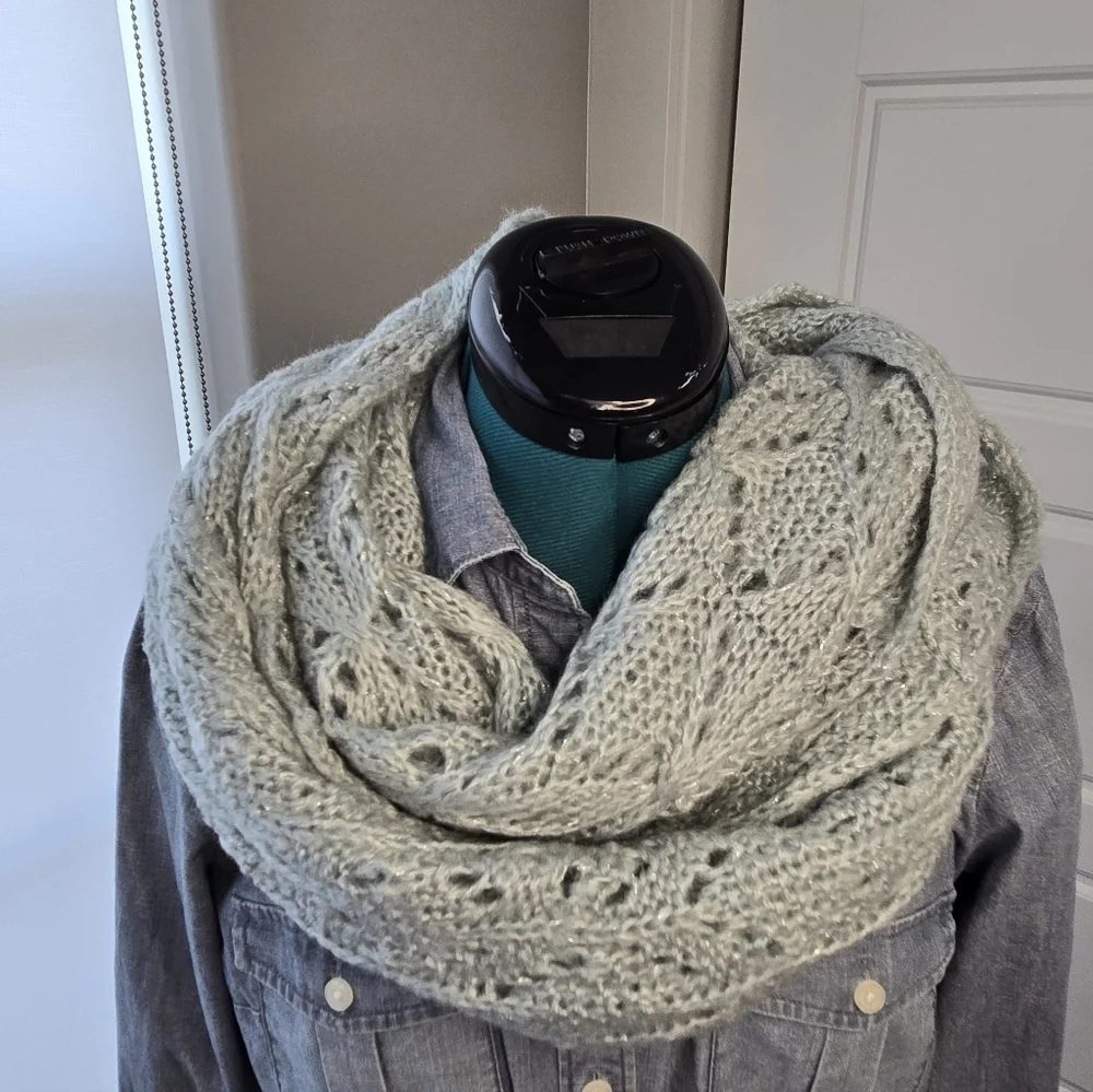 WORLD MARKET SAGE GREEN KNITWEAR OPEN WEAVE INFINITY SCARF WOMEN OS SPRING